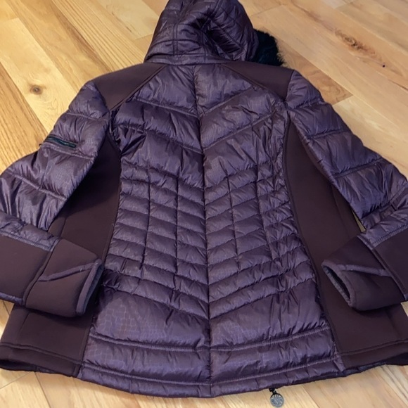 Anne Klein Puffer Jacket w/ Stretch Panels, removable faux fur hood, EUC, size L - Picture 9 of 10